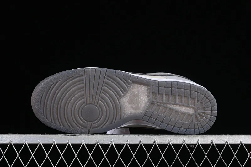 All Categories Nk SB Dunk Series Nk SB Dunk Low Low-top sneakers Nk Dunk Low "Light Carbon"​ Simple gray and white SB low-top casual sneakers FJ4188-100